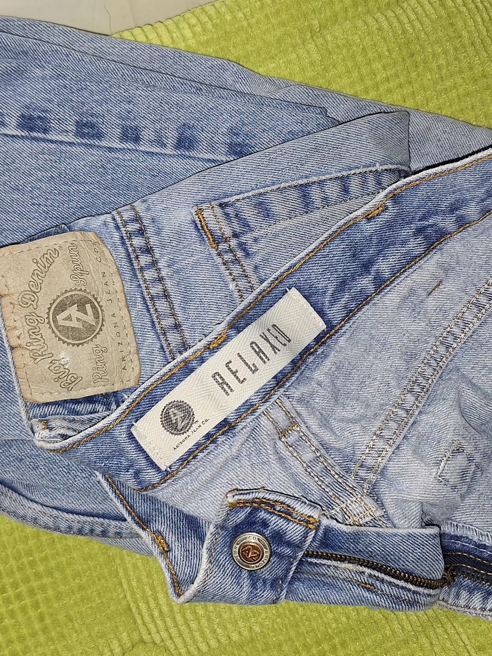 Arizona Jean Company Vintage 2001 Men's Relaxed Light Blue Jeans